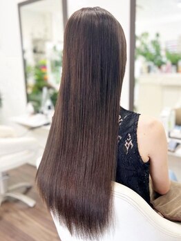 ヘアーアンドライフ ガーデン(HAIR&LIFE Garden)の写真/クセ毛やうねりでお悩みの方必見！髪質に合わせた薬剤で、自然なストレートに♪朝のお手入れも簡単に◎