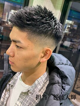 ムア(MUA) フェザーアップ　スキンフェード