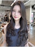 コテ巻きパーマ流し前髪大人ヘアモテ髪オフィスヘア