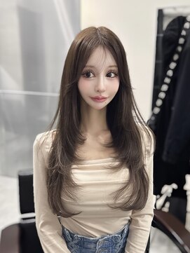 ロムーク 表参道(LOMKH) 夏の小顔ロングレイヤーカット顔周りシールエクステブルーカラー