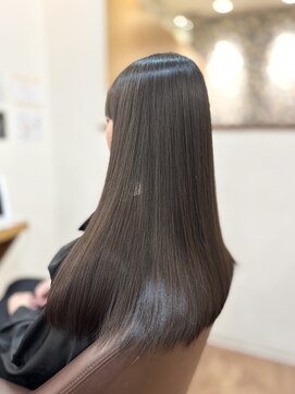 フリージア(freesia) ツヤ髪/ヘッドスパ/髪質改善トリートメント