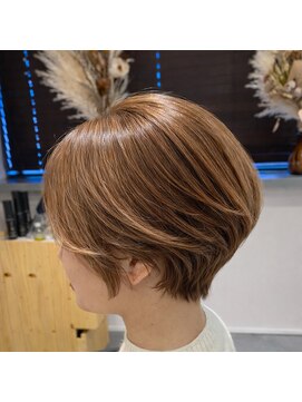 ラ ペ(LAPAIX) 艶ベージュの丸みショート