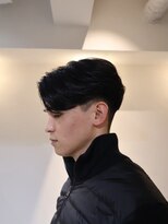 シーンバイラッド ヘルム(SCENE by RAD helm)&nbsp;ビジネスに最適な清潔感ツーブロックセンターパートメンズカット