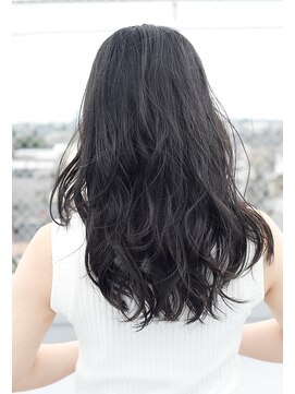 フリッカ(FLYCKA) 黒髪フェミニンパーマ