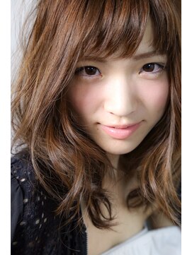 イソラブル(ISOLA-blu) 【リジェール黒川店】外ハネミディアムレイヤー×モノトーン