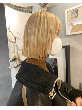 ジーナ(XENA) 【光】White beige