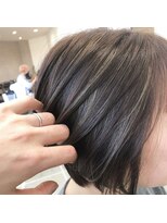 セラ(SERA)&nbsp;ショートボブ　ハイライト