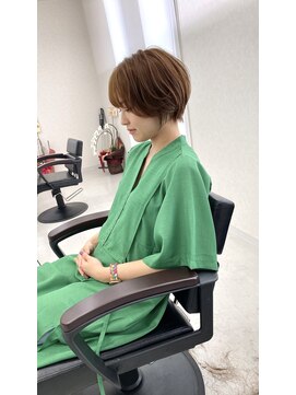 エルエスヘアー(LS HAIR) 大人女子のかわいくて色っぽショートとオリーブベージュ