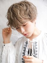 カライング(ing) 大人可愛い20代30代40代黒髪前下がりひし形小顔ボブ丸みショート