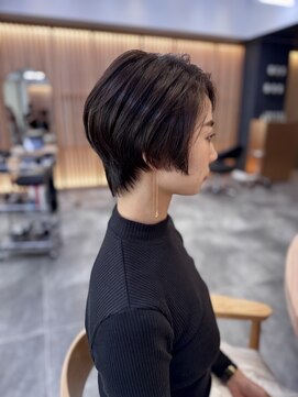 リファインド(REFINED) ハンサムショートスタイル×モカベージュカラー　　五十嵐