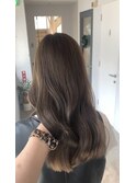 オリーブベージュ
