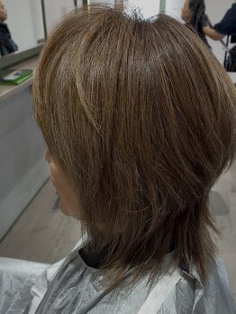 30代・40代にも人気♪オシャレな色味も楽しめる明るいグレイカラー◎ダメージレスで潤いのある仕上がりに。