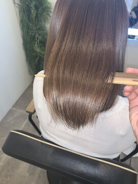 アールサロン アオヤマ(Rr SALON AOYAMA) ショートプラチナミネコラ