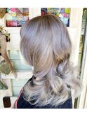 ダブルカラーやグラデーションカラーでモノトーンカラーが可愛い