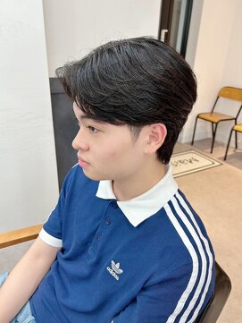 ネオリーブ クーロ メゾン 横浜(Neolive curro Maison) 韓国センターパート×黒髪ツーブロック襟足残し[メンズ]