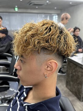 ニコ トウキョウ ロジック(nico TOKYO Logic) スペインカールスキンフェードメンズカット