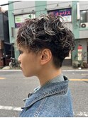 ・ハイトーン×ツイスト感で魅せる無造作マッシュショート