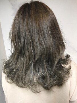 ヘアスタジオニコ(hair studio nico...) グラデーションカラー パールシルバー