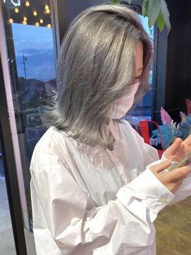 ワーカー ミミ(worker MIMI) クールな大人ハイトーンボブ