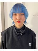 淡いブルーのマッシュウルフ
