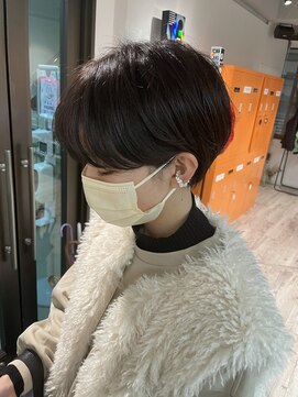 コワファーストナガサキシャンプーボーイ(COIFF1RST NAGASAKI SHAMPOO BOY) 大人可愛い20代30代40代黒髪前下がりショートマッシュショート