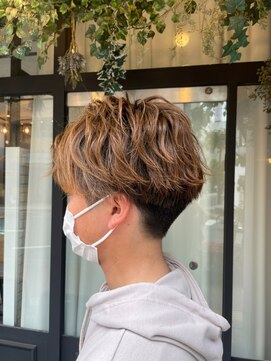 ナンバー ジルバ 立川(N° jillva) マッシュショート シルバーホワイティグレージュ ツーブロック