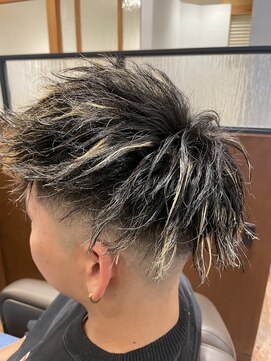 ゼノンユニガイ(ZENON uni GUY) スキンフェード×ツイストパーマ×メッシュカラー