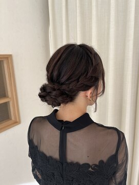 ソノ(sono) 編み込み シニヨン アップスタイル お呼ばれヘア 参列ヘア