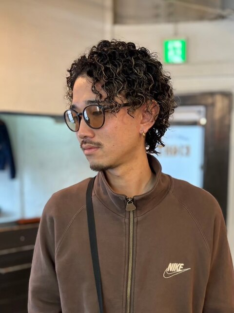 MEN'S HAIRウルフアッシュブラックカルマパーマベリーショート