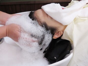 サロンドルポ(salon de RUPO)の写真/リラックス効果も高い本格ヘッドスパで頭皮から髪質改善＊隠れ家風のサロンで他とは違う癒しを堪能―