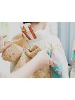 浴衣から訪問着、成人式・卒業式お支度もヘアとお着付け、お任せください。ぴったりのスタイルをご提案。