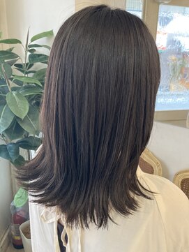 アミュレ(Amule) 外ハネミディアムレイヤー髪質改善トリートメント艶髪ナチュラル