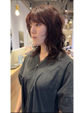 リタ(rita.) 林 直人 ウルフカット/ケアパーマ