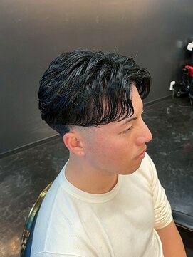 キングスマントーキョー 多摩センター2nd(KINGSMAN TOKYO) 七三分け×フェードスタイル