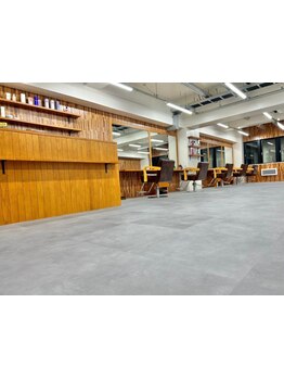 経験豊富なスタイリストのマンツーマン施術を堪能。くつろげるプライベートtimeで自分へのご褒美◇