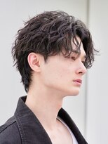 バイフィフス 原宿/表参道(by fifth)&nbsp;原宿波巻きパーマツイストスパイラルパーマセンターパートウルフ