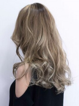 ミーティア バイ クアトロ(Meteor By QUATRO) 【QUATRO】抜け感が可愛い立体感のあるLA風外国人カラー