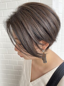 ポノ(pono) 赤みを抑えた透明感とアクセントのブルーでクールに可愛らしく！