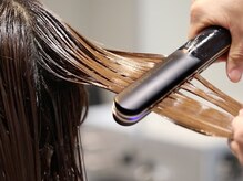 newiは《酸性ストレート》や超音波アイロン《ケアプロ》など髪質改善メニューも豊富◎