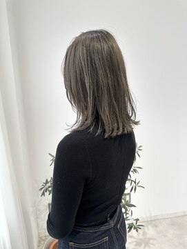 ヨーク(YOKE) YOKE レイヤーボブ外ハネボブアッシュグレージュハイトーンロブ