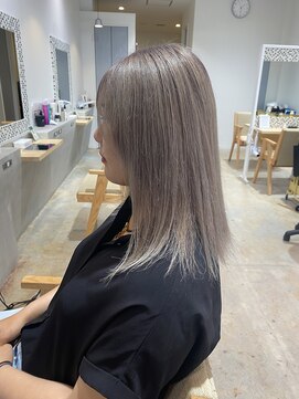 コレット 宇都宮(collet Gigi) 斜めバング/グレージュカラー/デザインカラー/グレージュ