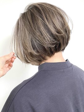 モリオフロムロンドン 原宿本店(morio from London) 【morio原宿】大人 ショートボブ 白髪ぼかしカラー