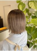 ホワイトグレージュシアーグレージュボブ