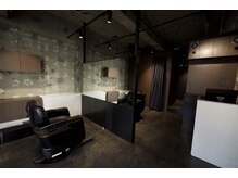 落ち着いた個室空間で贅沢な施術時間を