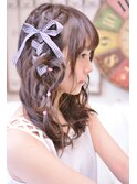 セミロングの編みこみリボンアレンジ【メイズ東中野・鍛原志行】