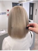 ハイトーングレージュ（ケアブリーチカラー×ボブ）