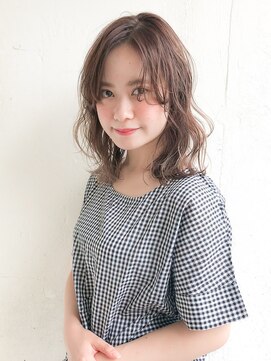 ルティア(Lutia) 波ウェーブ　ピンクベージュカラー