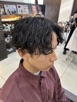 フォルテ 草薙店 波巻きパーマ　センターパート