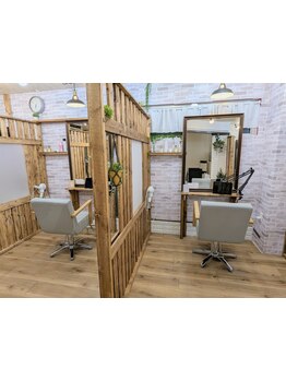 人目を気にせず落ち着いてお過ごしいただけます。個室空間で自分だけのサロンタイムをお過ごし下さい。