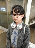黒髪プードルパーマセンターパートマッシュウルフ